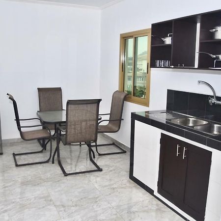 Hotel La Couronne Rw Яунде Екстер'єр фото